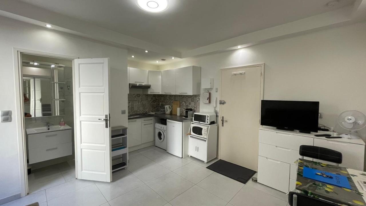 Studio rue piétonne proche plage Menton Exterior foto